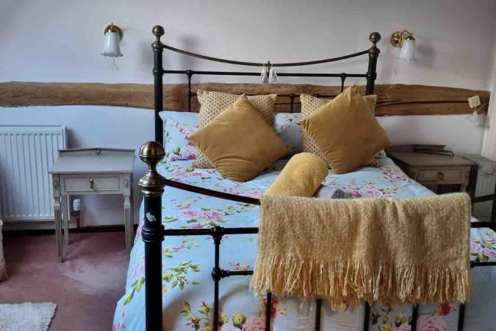 Stunning Barn Conversion Ideal For Large Families Bildeston Exteriör bild